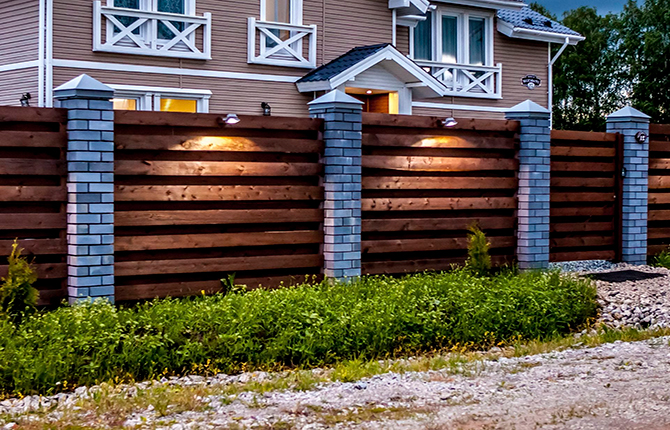 Забор своими руками из дерева для частного дома и палисадника: дешево и красиво, фото